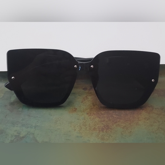 Italian Designer Red/Green Stripe Big Oversized Black Rivets Sunglasses NEW - Picture 6 of 9